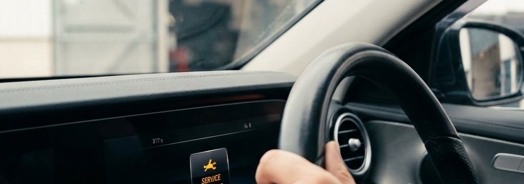 Hoeveel kilometer mag je over onderhoud van een Mercedes rijden?